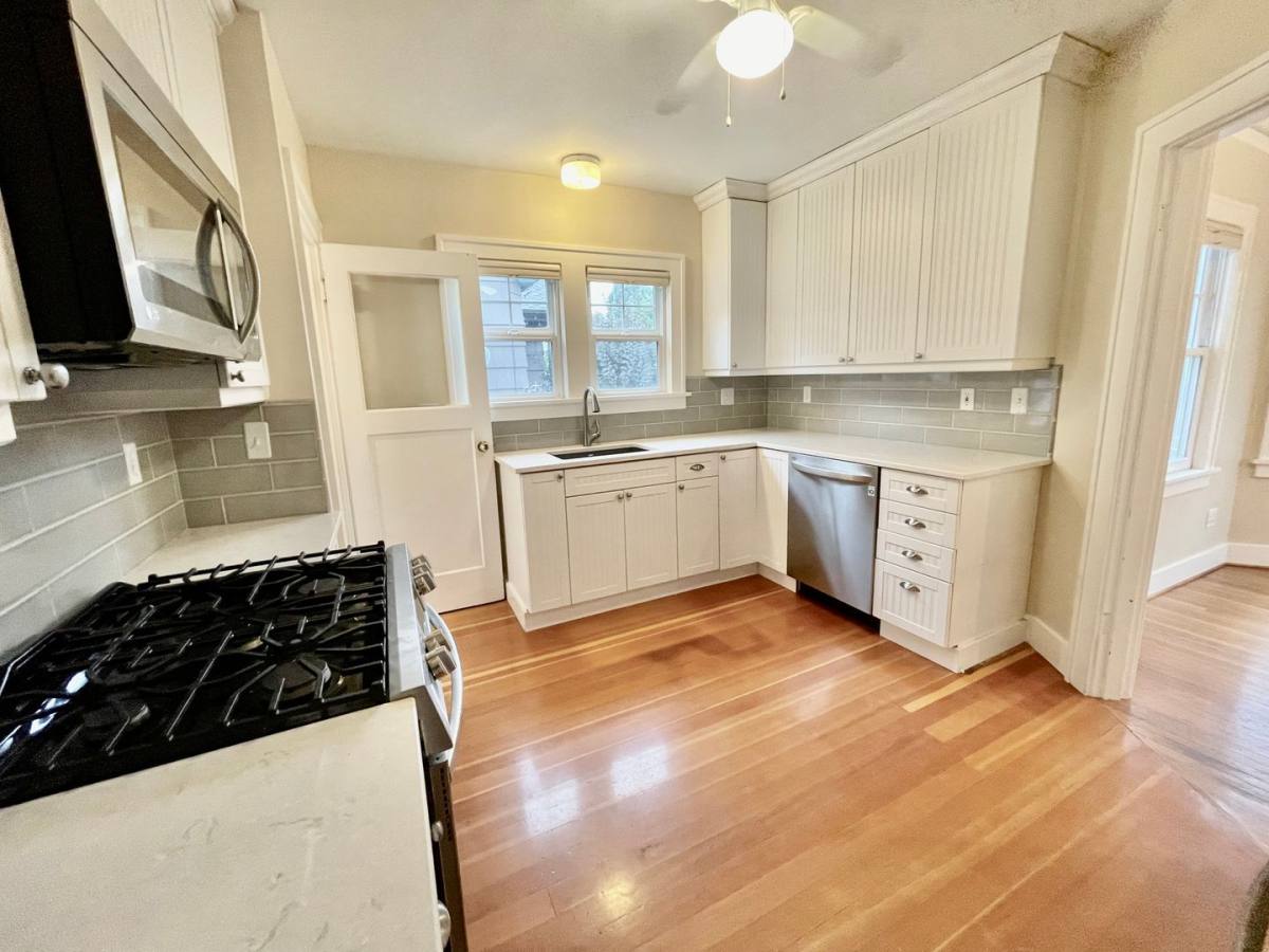 House for rent at 6976 NE Stanton St, Portland, OR 97213