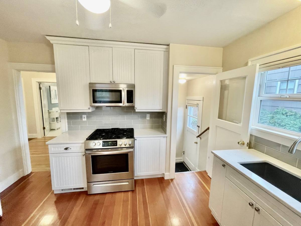 House for rent at 6976 NE Stanton St, Portland, OR 97213