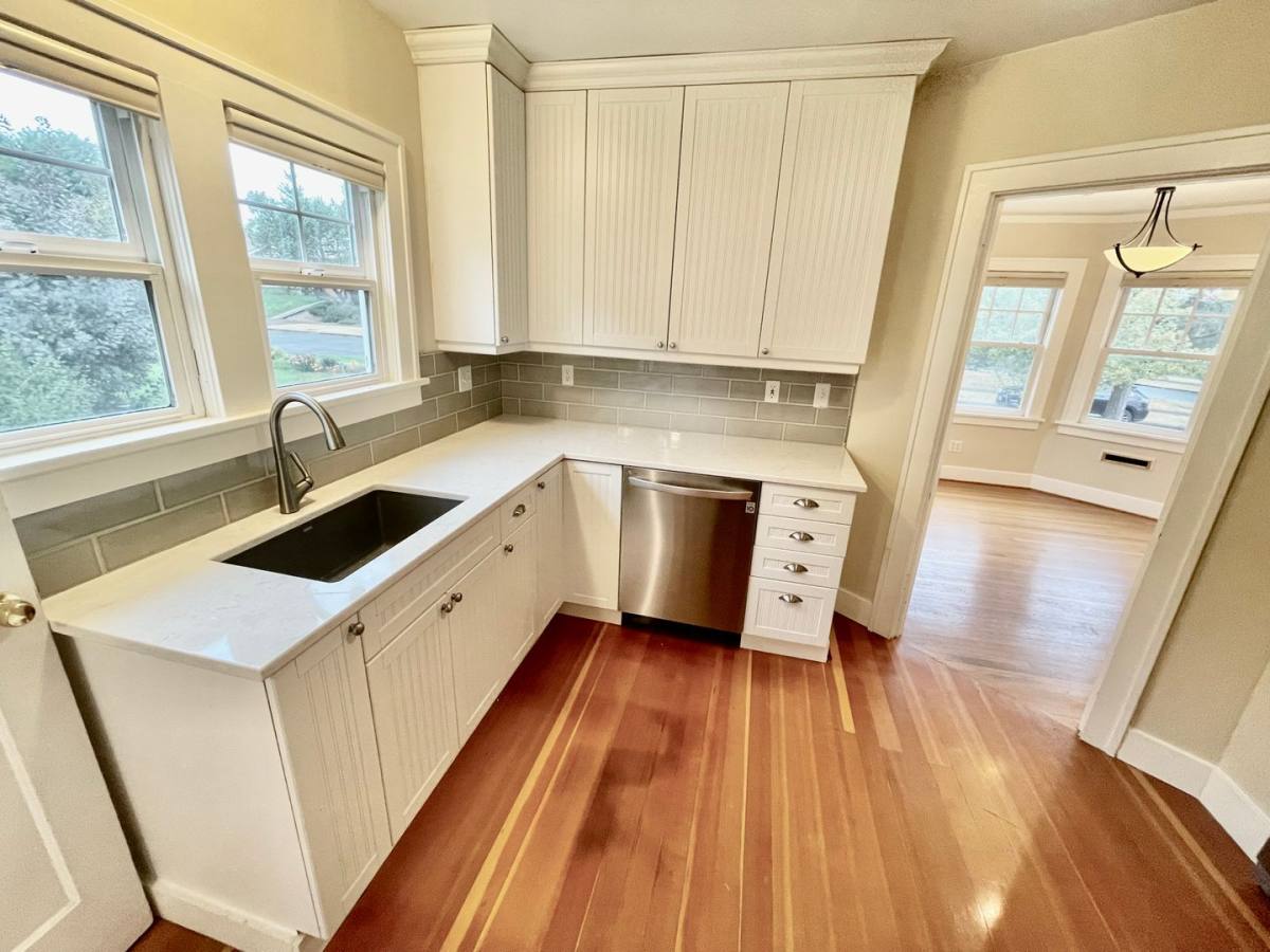 House for rent at 6976 NE Stanton St, Portland, OR 97213