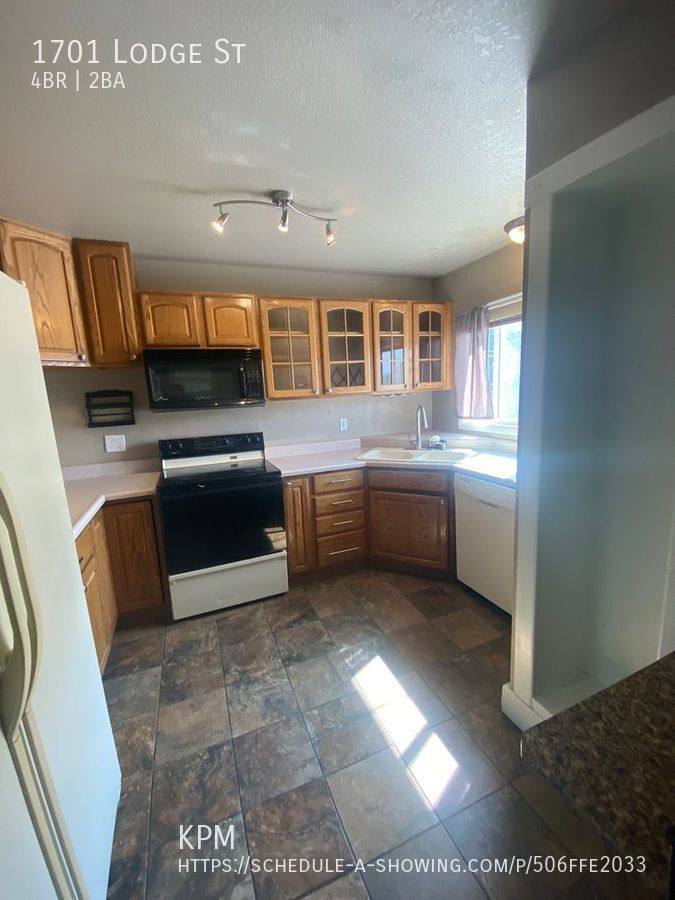 House for rent at 1701 Lodge St, Rapid City, SD 57702