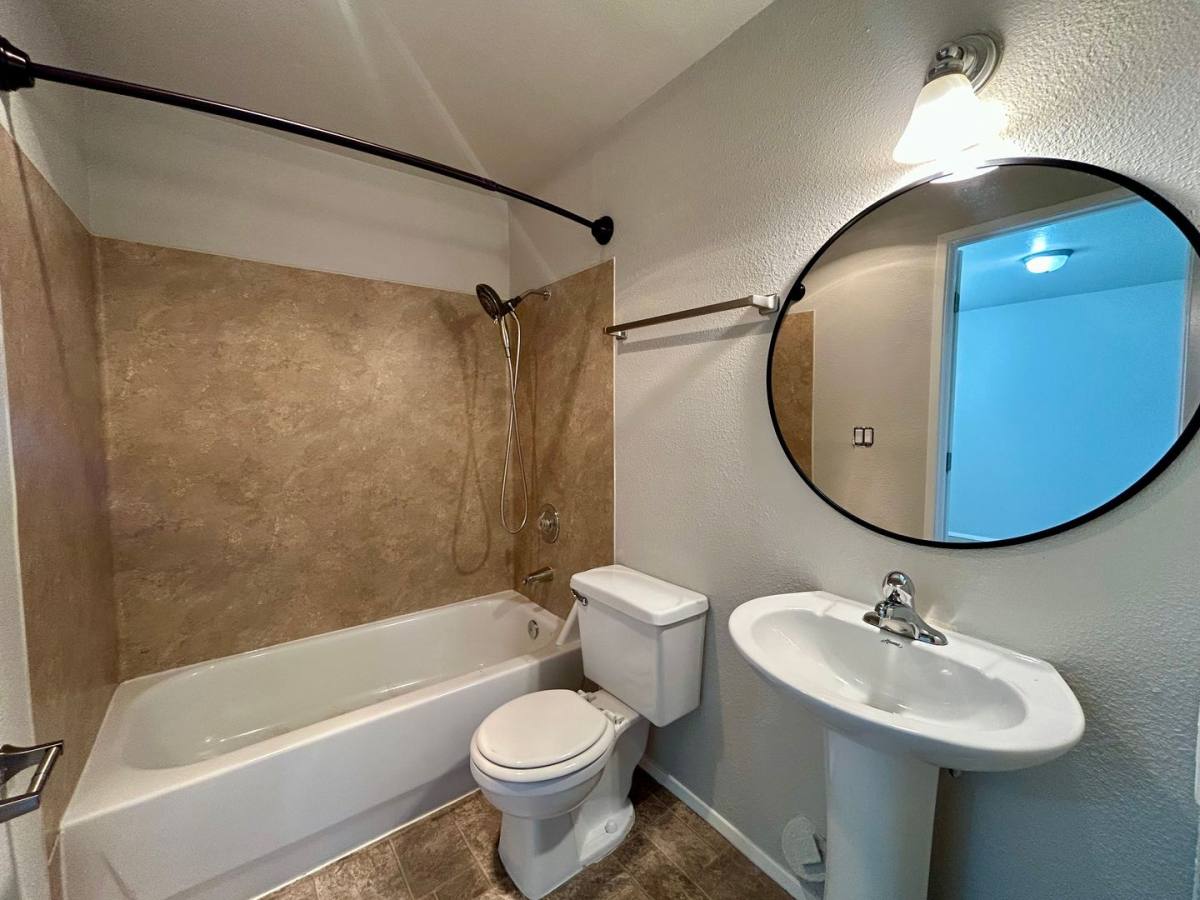 Apartment for rent at 1422 Chestnut St, Everett, WA 98201