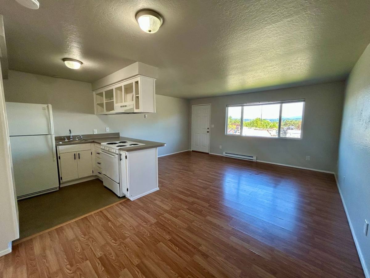 Apartment for rent at 1422 Chestnut St, Everett, WA 98201