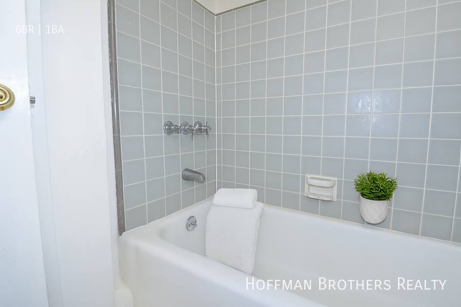 Apartment for rent at 14617 Gilmore St #5, Van Nuys, CA 91411