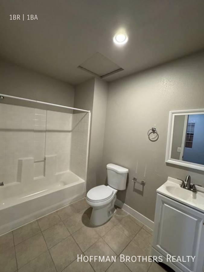 Apartment for rent at 928 W 83rd St #4, Los Angeles, CA 90044