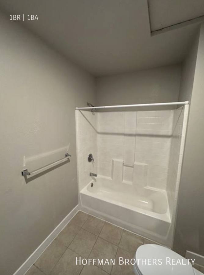 Apartment for rent at 928 W 83rd St #4, Los Angeles, CA 90044