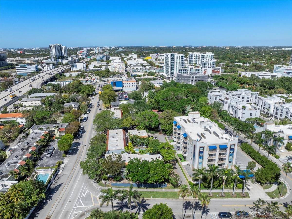 Townhouse for rent at 515 NE 38th St #10, Miami, FL 33137