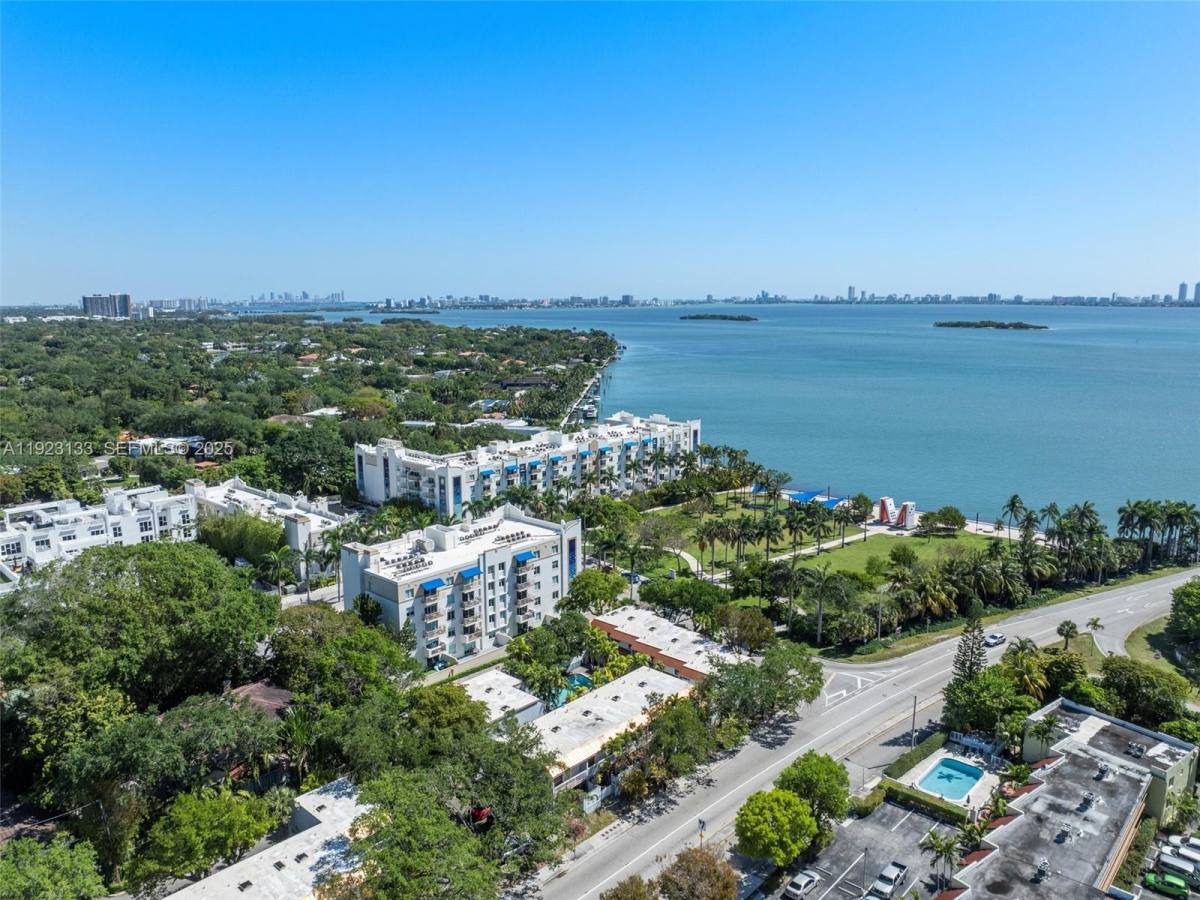 Townhouse for rent at 515 NE 38th St #10, Miami, FL 33137