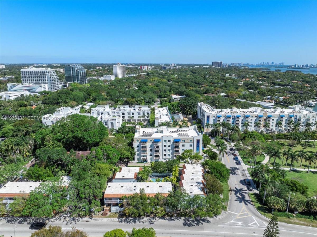 Townhouse for rent at 515 NE 38th St #10, Miami, FL 33137