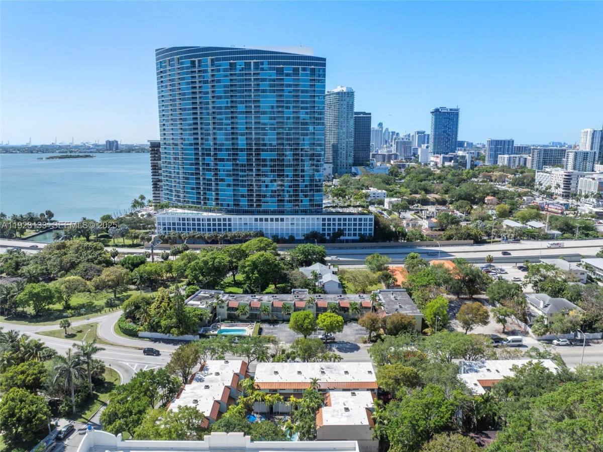 Townhouse for rent at 515 NE 38th St #10, Miami, FL 33137
