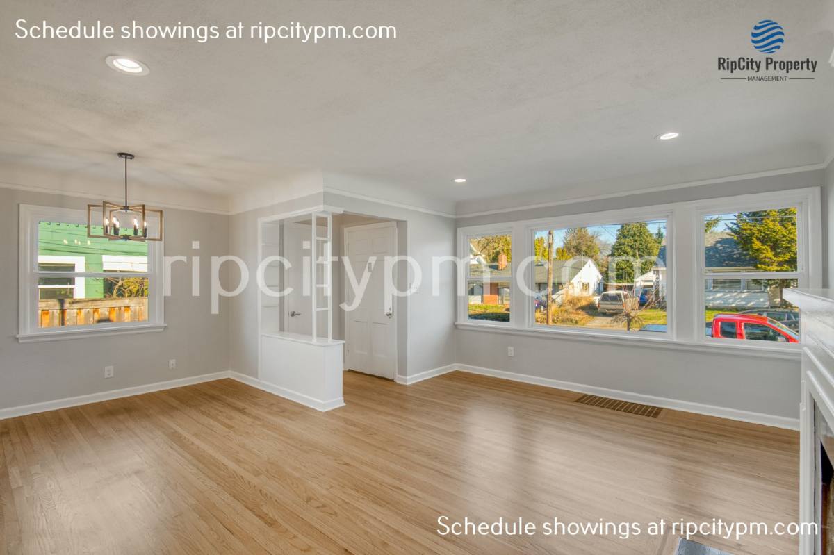 House for rent at 2521 SE 64th Ave, Portland, OR 97206