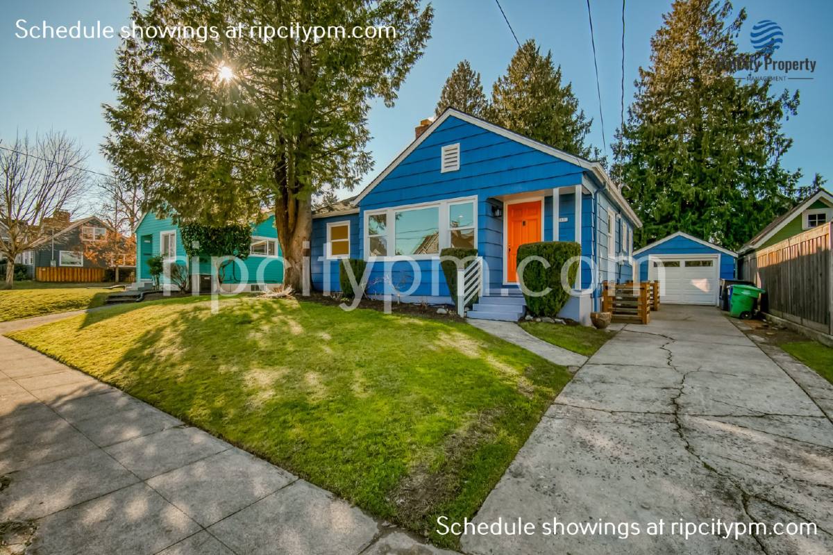 House for rent at 2521 SE 64th Ave, Portland, OR 97206
