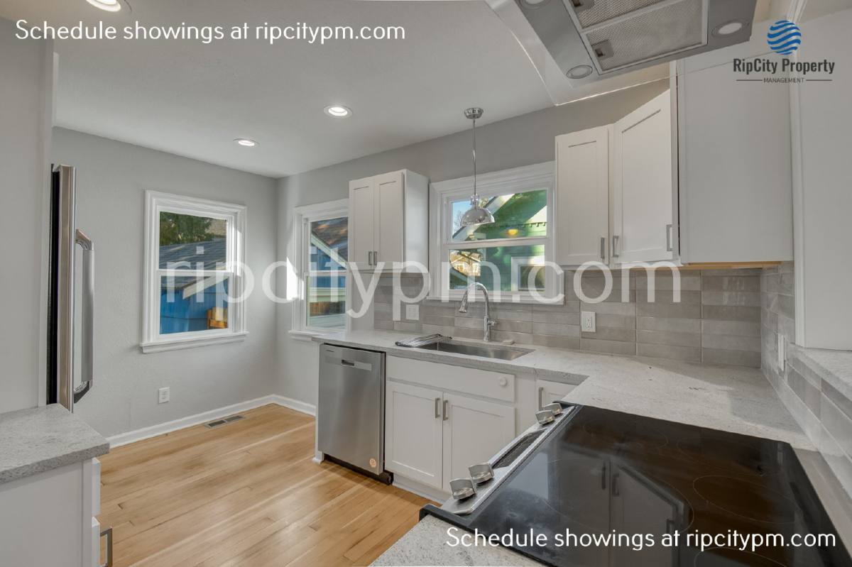 House for rent at 2521 SE 64th Ave, Portland, OR 97206