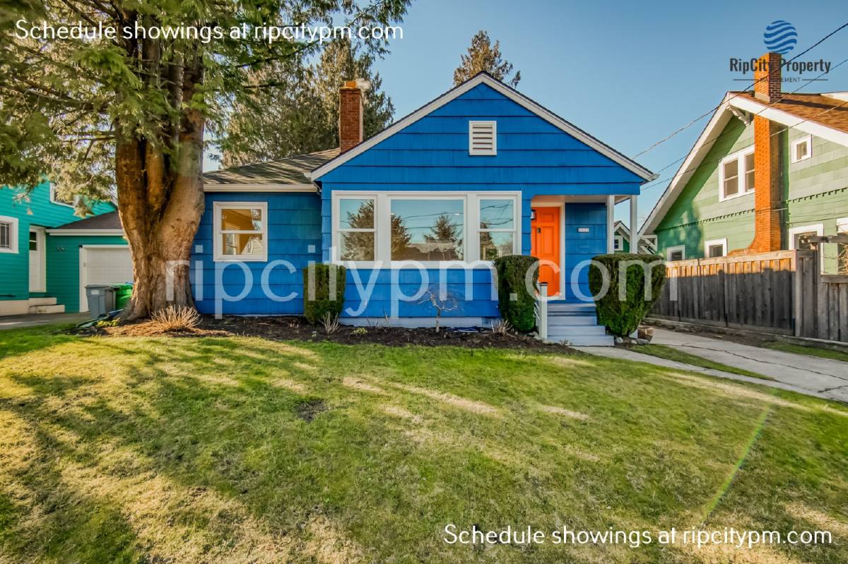House for rent at 2521 SE 64th Ave, Portland, OR 97206