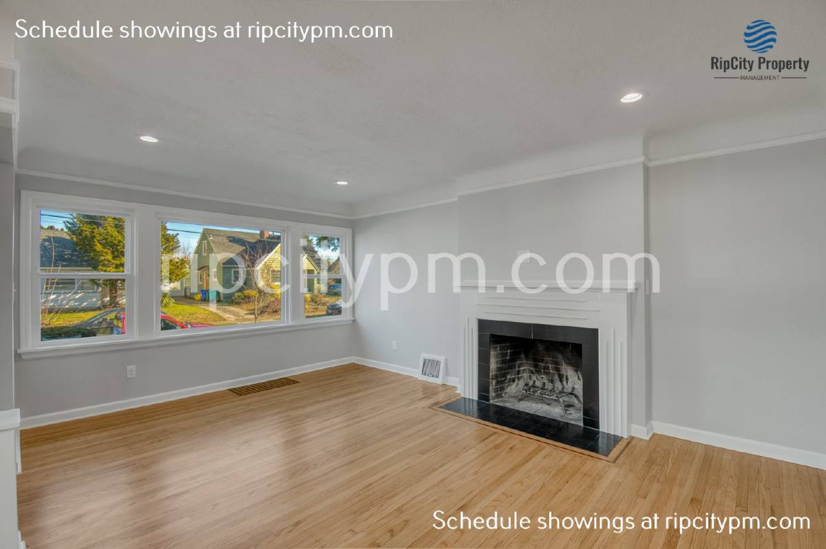 House for rent at 2521 SE 64th Ave, Portland, OR 97206