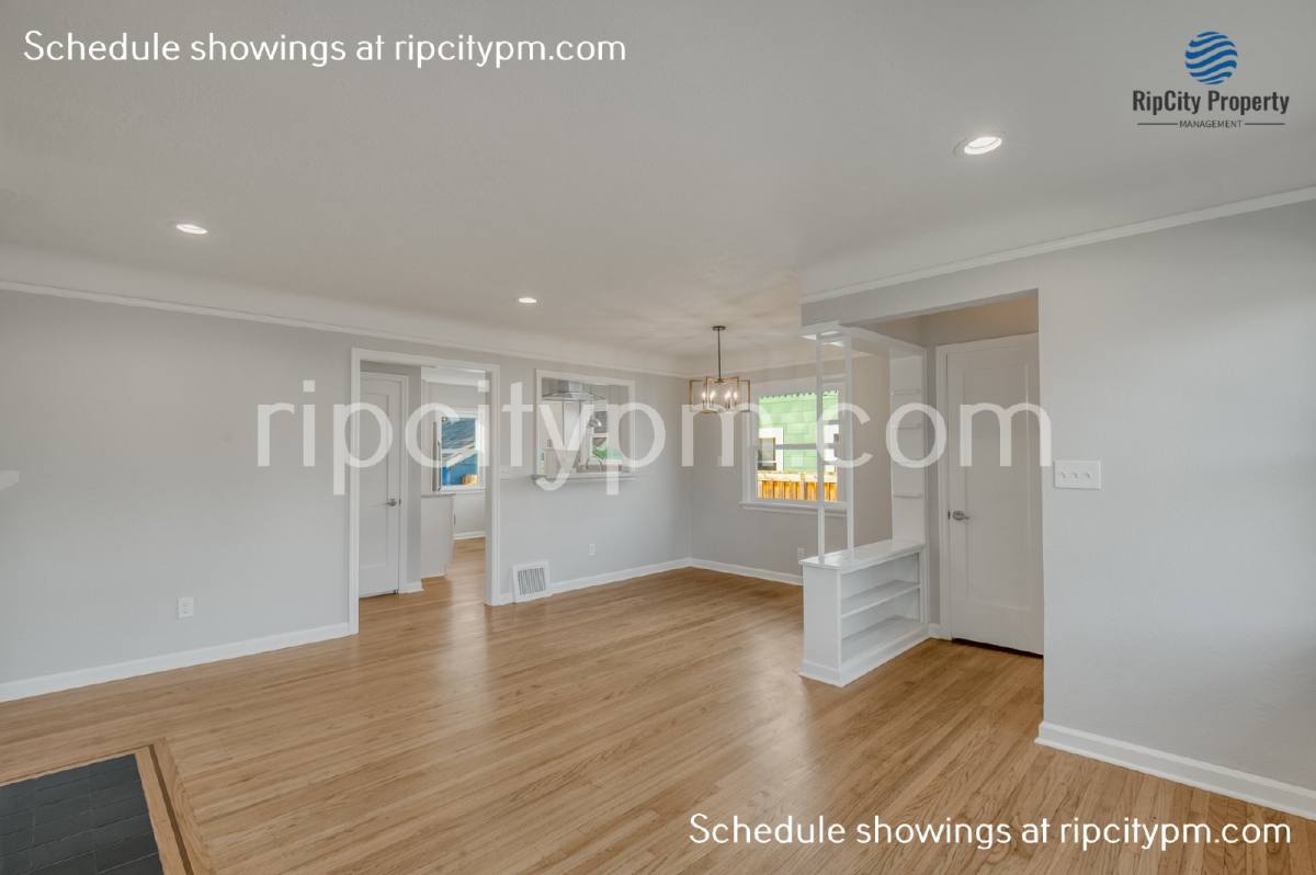 House for rent at 2521 SE 64th Ave, Portland, OR 97206