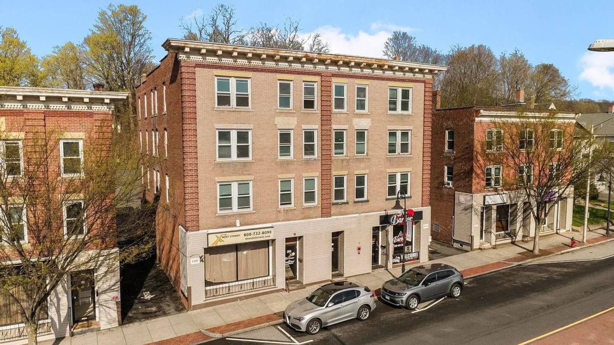 Apartment for rent at 411-431 N Main St Rd #15, Bristol, CT 06010