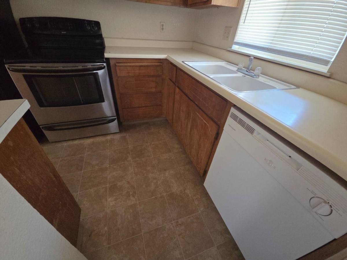 Apartment for rent at 724 Brighton Ave, Modesto, CA 95355