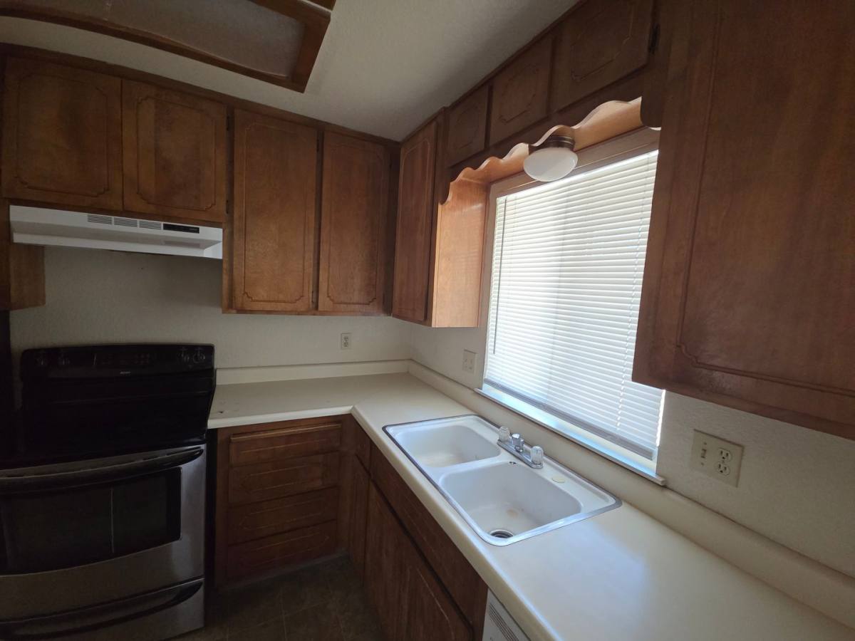 Apartment for rent at 724 Brighton Ave, Modesto, CA 95355