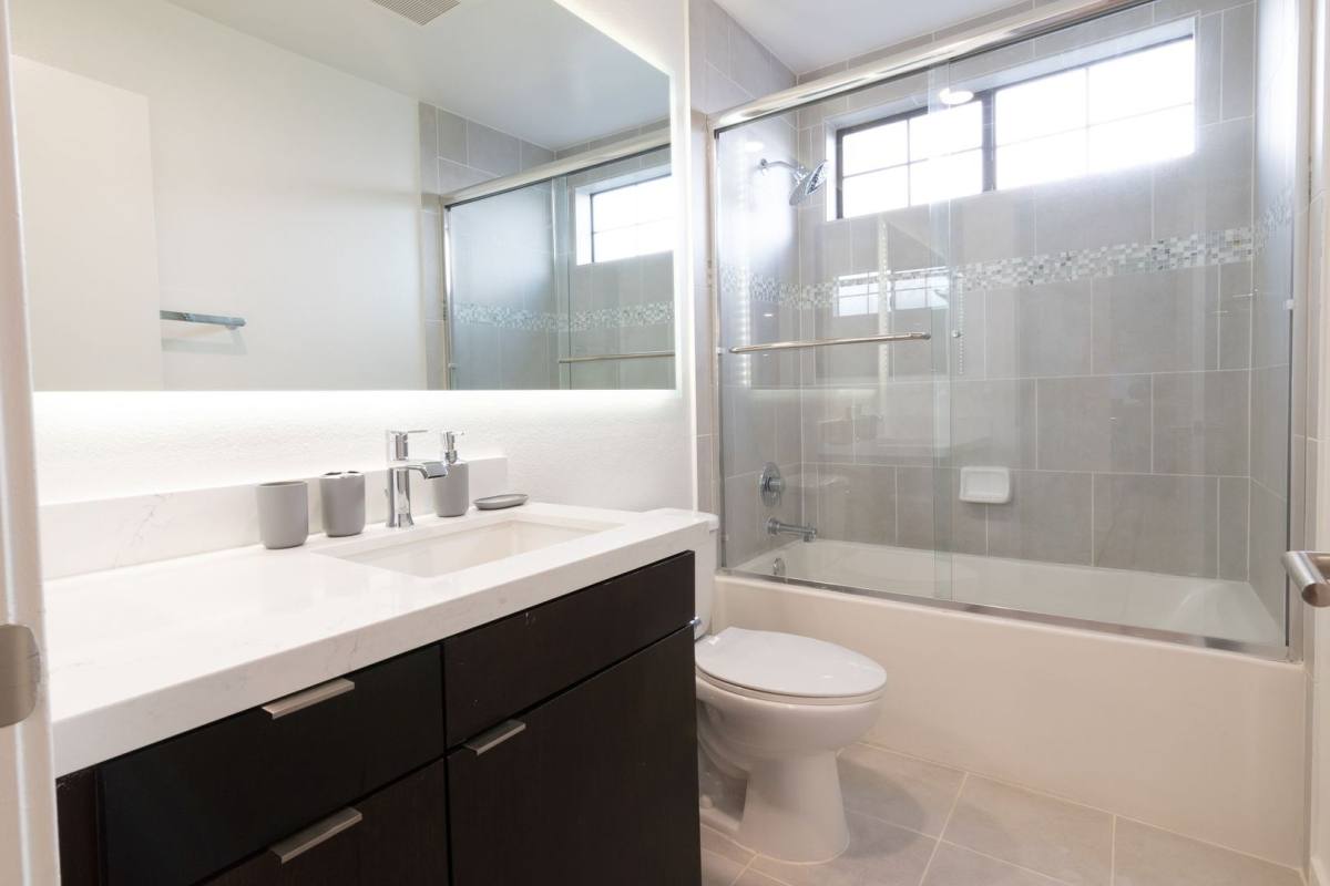 Apartment for rent at 10750 Missouri Ave, Los Angeles, CA 90025