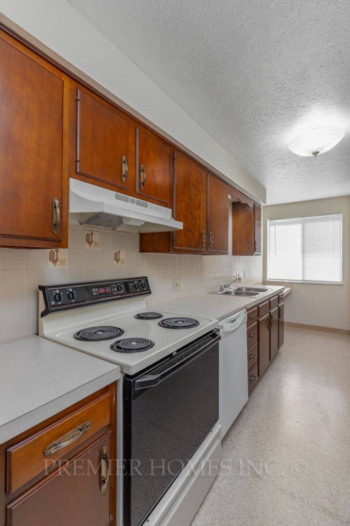 Apartment for rent at 3706 Martindale Rd NE, Canton, OH 44714