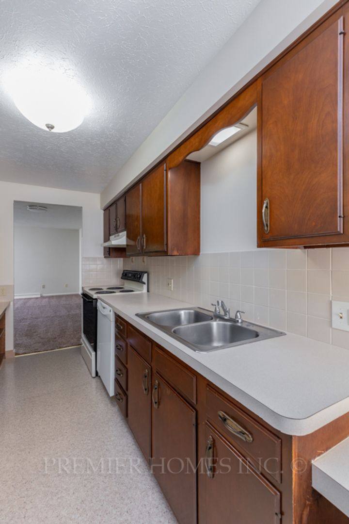 Apartment for rent at 3706 Martindale Rd NE, Canton, OH 44714