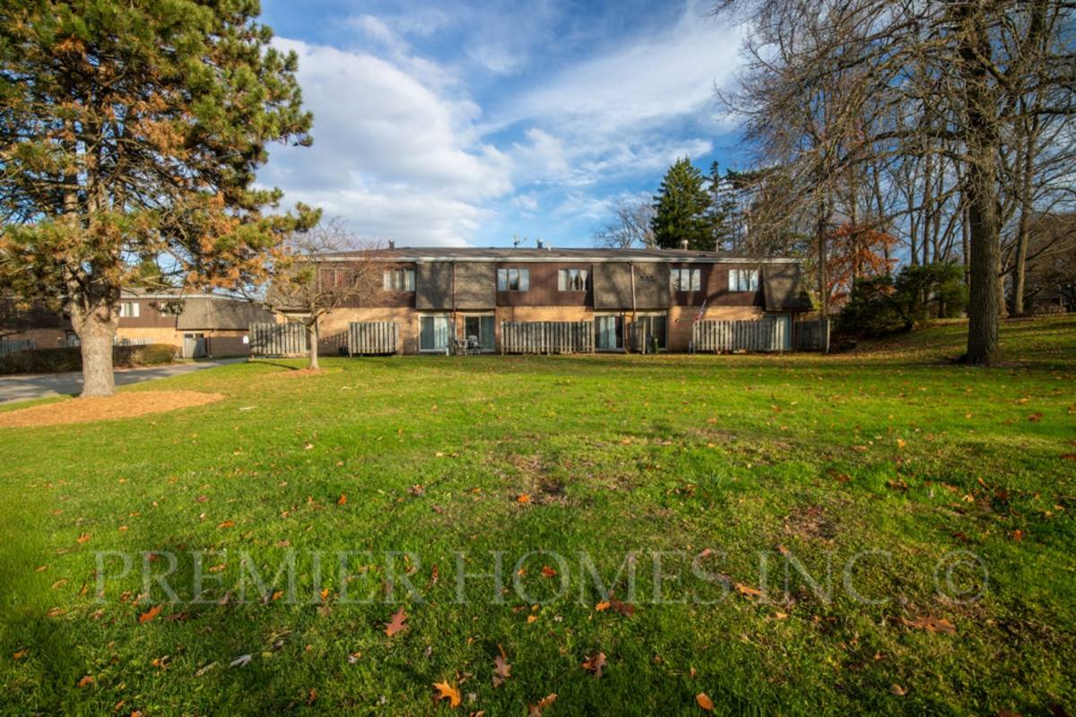 Apartment for rent at 3706 Martindale Rd NE, Canton, OH 44714
