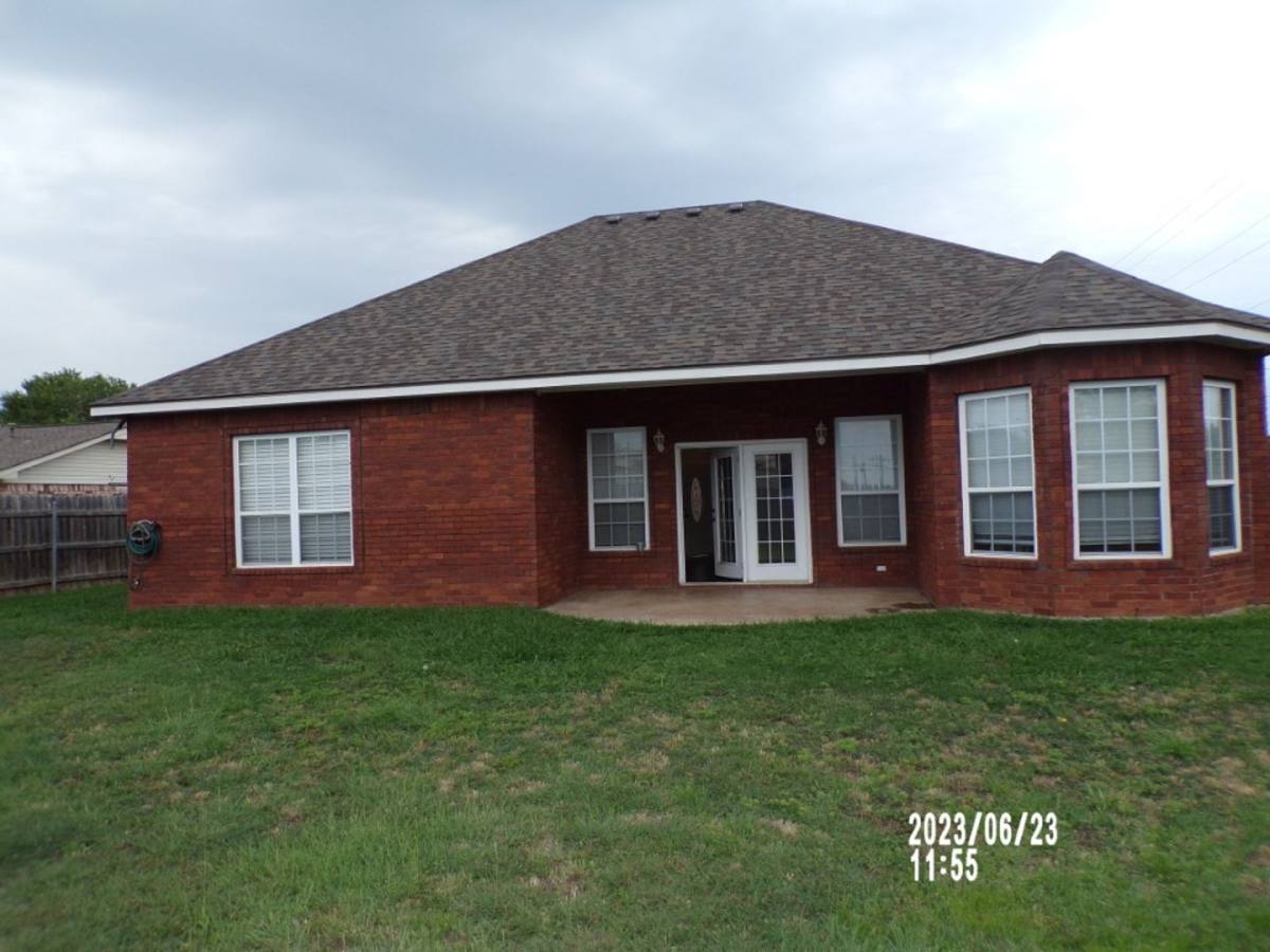 House for rent at 828 Wisconsin St, Geronimo, OK 73543