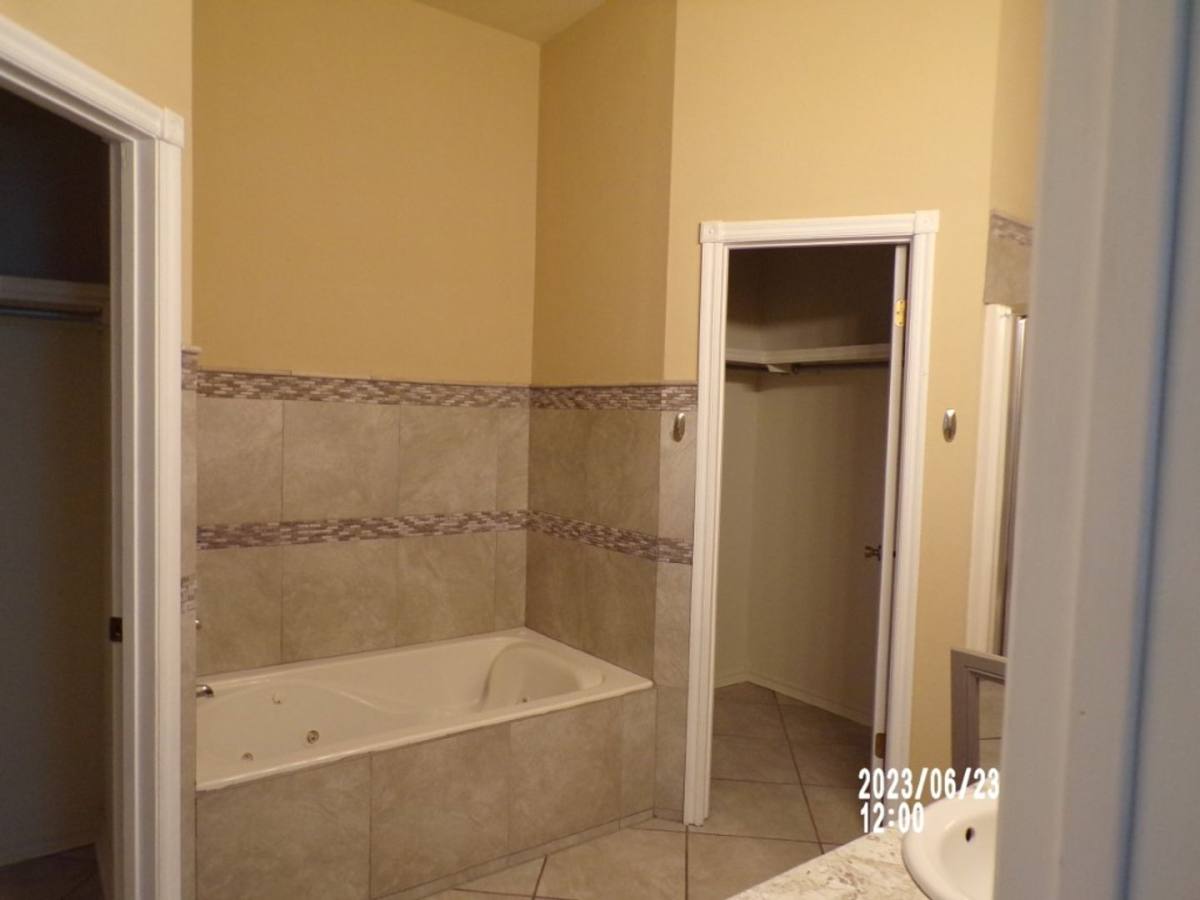 House for rent at 828 Wisconsin St, Geronimo, OK 73543
