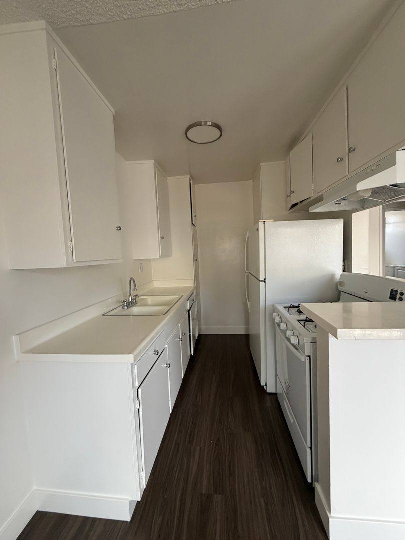Apartment for rent at 4625 Bellflower Blvd, Long Beach, CA 90808