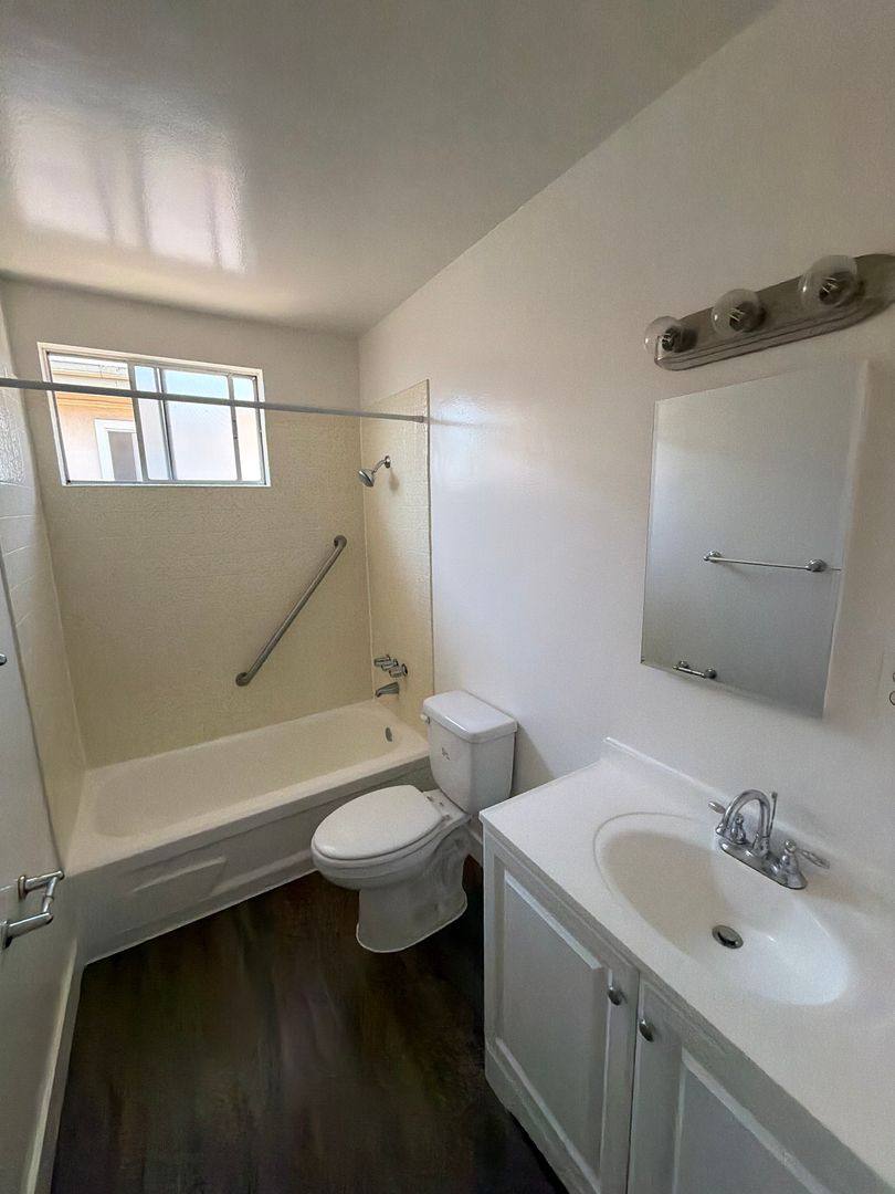 Apartment for rent at 4625 Bellflower Blvd, Long Beach, CA 90808