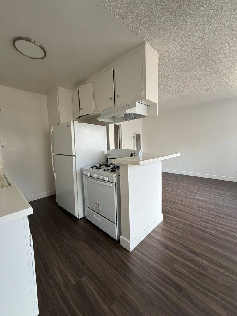Apartment for rent at 4625 Bellflower Blvd, Long Beach, CA 90808