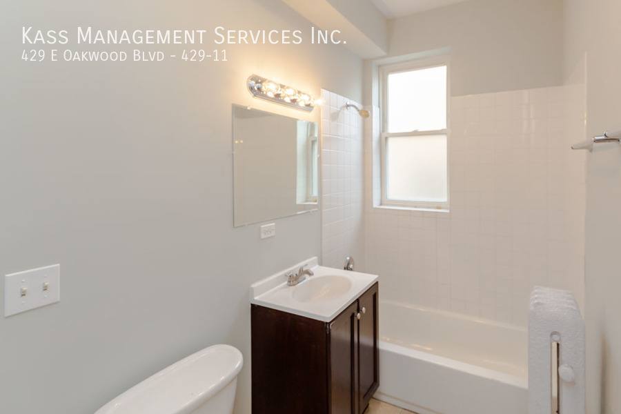 Apartment for rent at 429 E Oakwood Blvd #11, Chicago, IL 60653