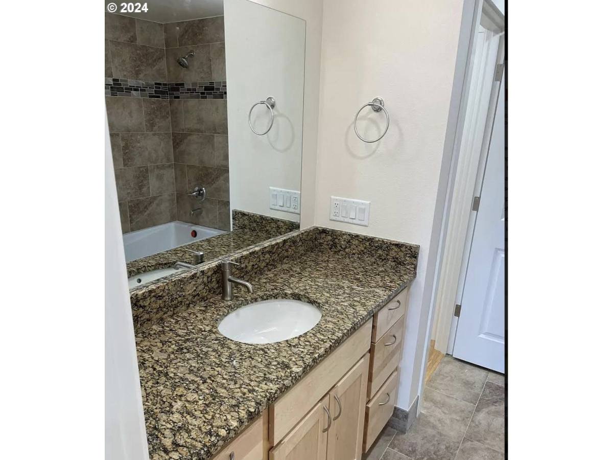 Apartment for rent at 1436 Village Park Place, West Linn, OR 97068