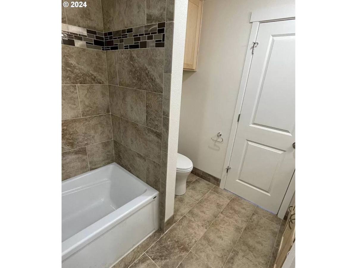 Apartment for rent at 1436 Village Park Place, West Linn, OR 97068