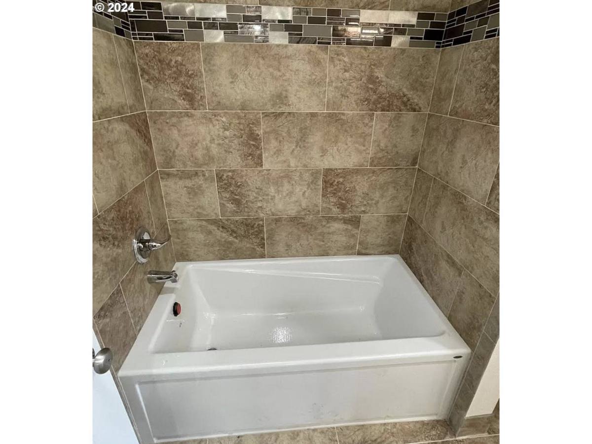 Apartment for rent at 1436 Village Park Place, West Linn, OR 97068