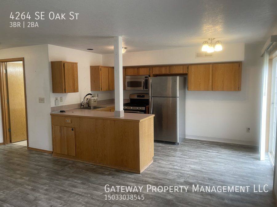 Townhouse for rent at 4264 SE Oak St, Hillsboro, OR 97123