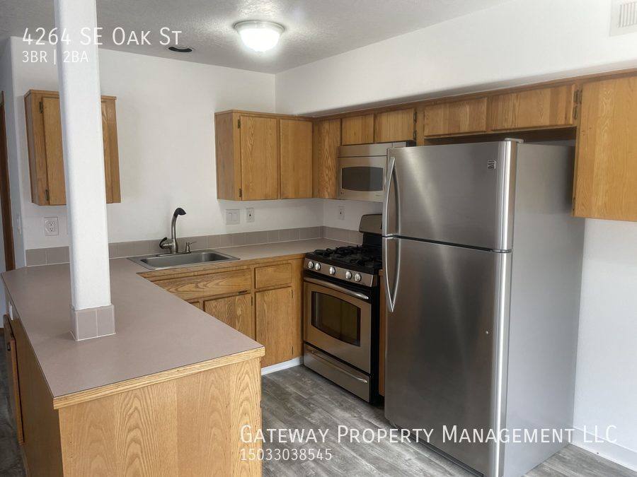 Townhouse for rent at 4264 SE Oak St, Hillsboro, OR 97123