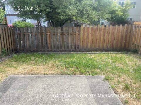 Townhouse for rent at 4264 SE Oak St, Hillsboro, OR 97123