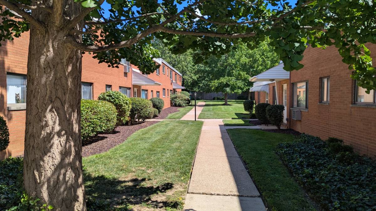 Apartment for rent at 4015 Rocky River Dr, Cleveland, OH 44135