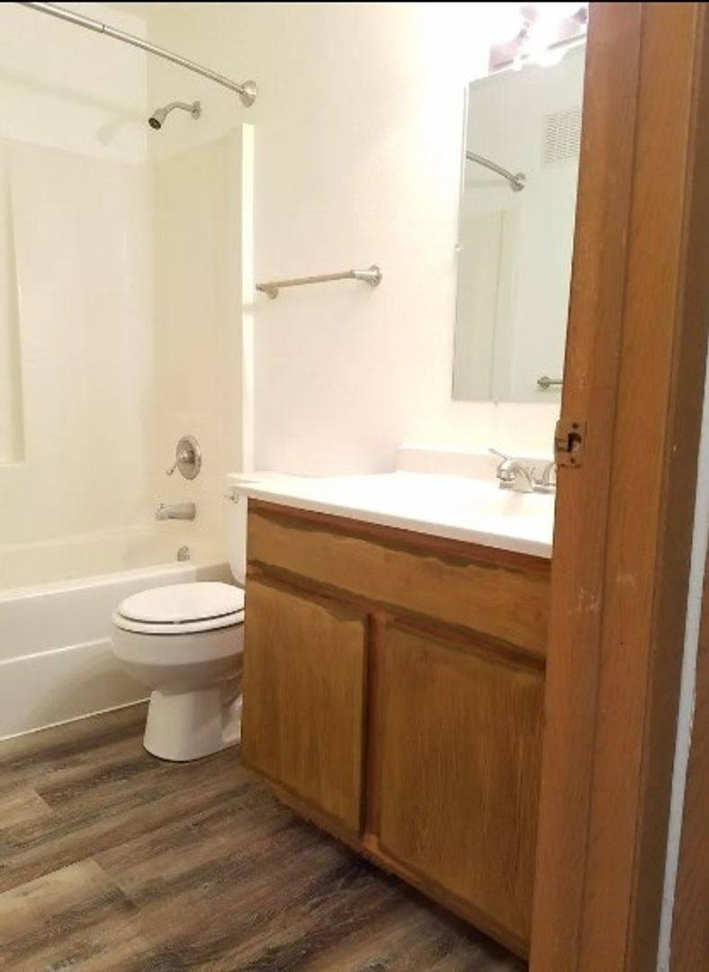 Apartment for rent at 1095 Jefferson St SE, Hutchinson, MN 55350