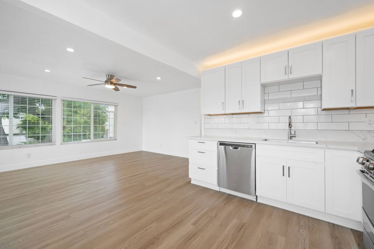 Apartment for rent at 520 Poinsettia Ave, Corona Del Mar, CA 92625