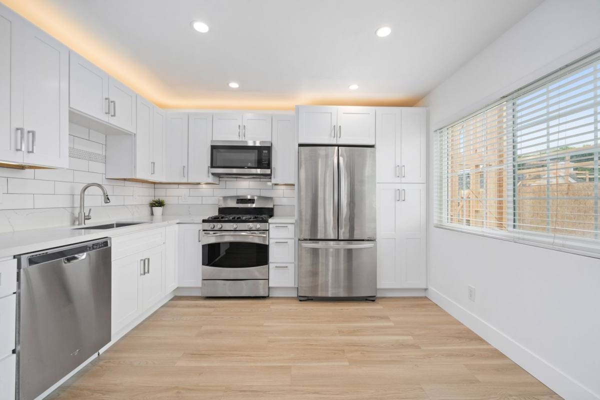 Apartment for rent at 520 Poinsettia Ave, Corona Del Mar, CA 92625