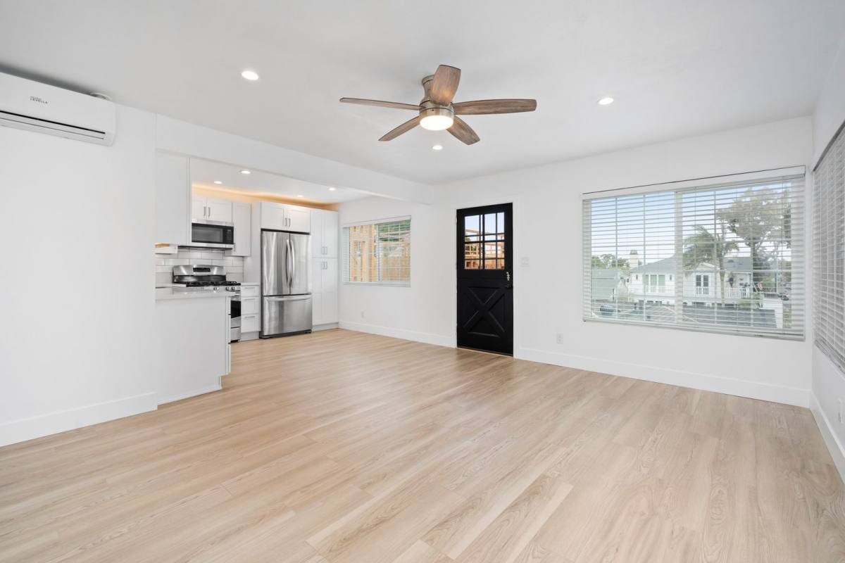 Apartment for rent at 520 Poinsettia Ave, Corona Del Mar, CA 92625