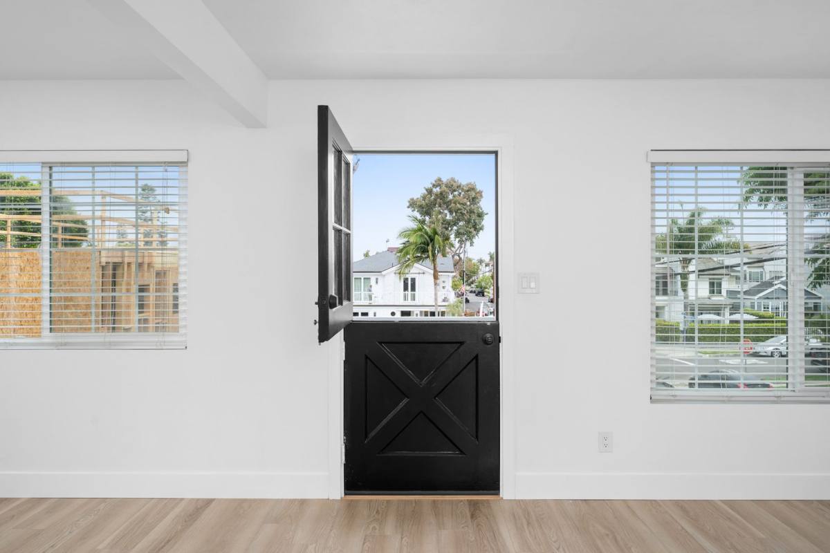 Apartment for rent at 520 Poinsettia Ave, Corona Del Mar, CA 92625