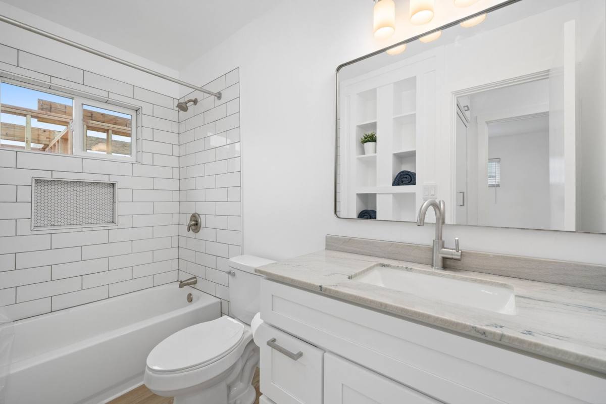 Apartment for rent at 520 Poinsettia Ave, Corona Del Mar, CA 92625