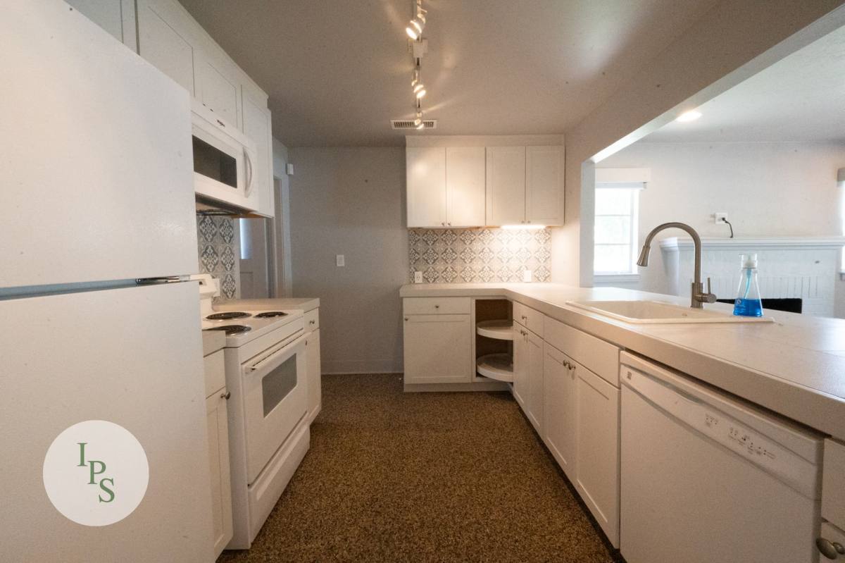 Apartment for rent at 534 W Hedges Ave, Fresno, CA 93728