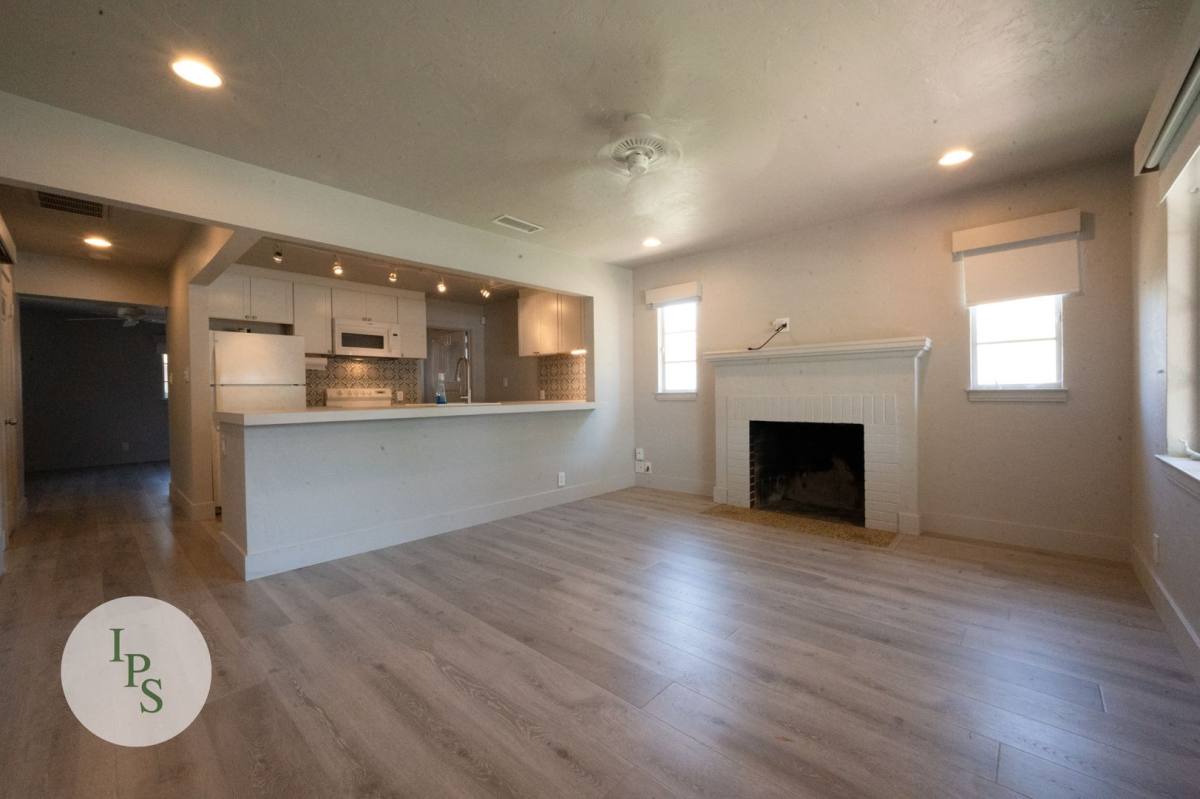 Apartment for rent at 534 W Hedges Ave, Fresno, CA 93728