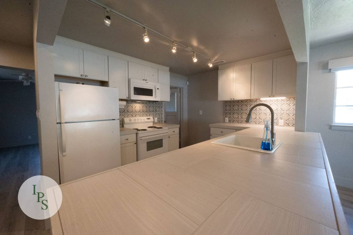 Apartment for rent at 534 W Hedges Ave, Fresno, CA 93728