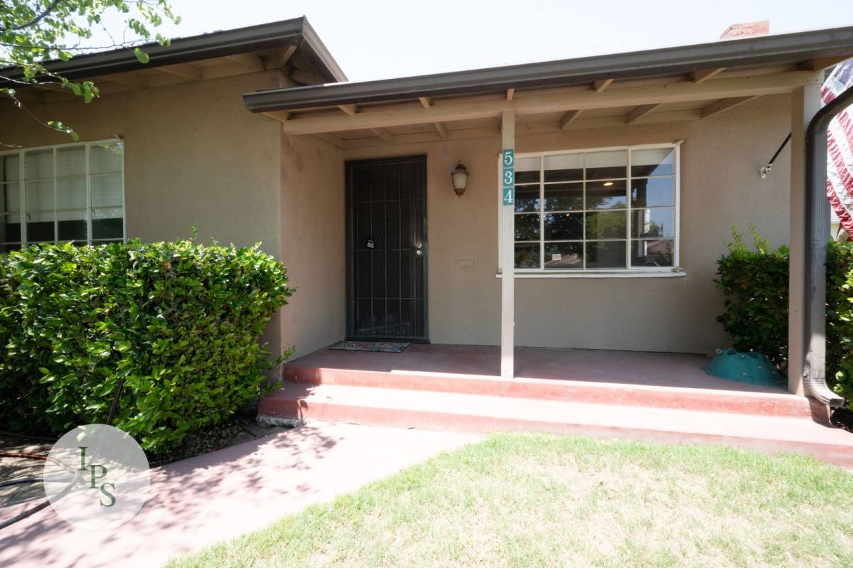 Apartment for rent at 534 W Hedges Ave, Fresno, CA 93728