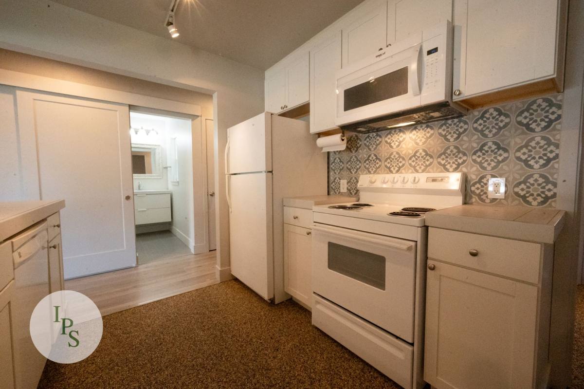 Apartment for rent at 534 W Hedges Ave, Fresno, CA 93728